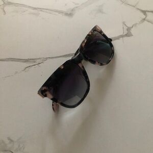 Quay Wired Large Sunglasses - Milky Tortoise